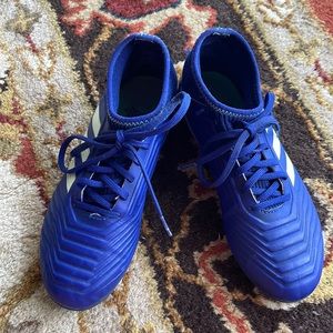 Adidas Predator indoor pull on shoes size 4Y